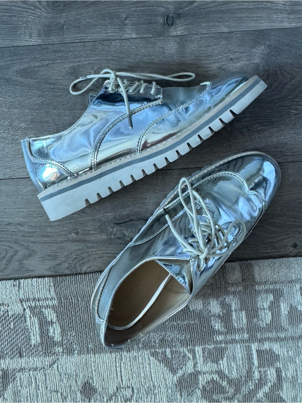 Zara Silver metallic oxfords shoes 
Silver Metallic Women's Lace-Up Platform Oxf